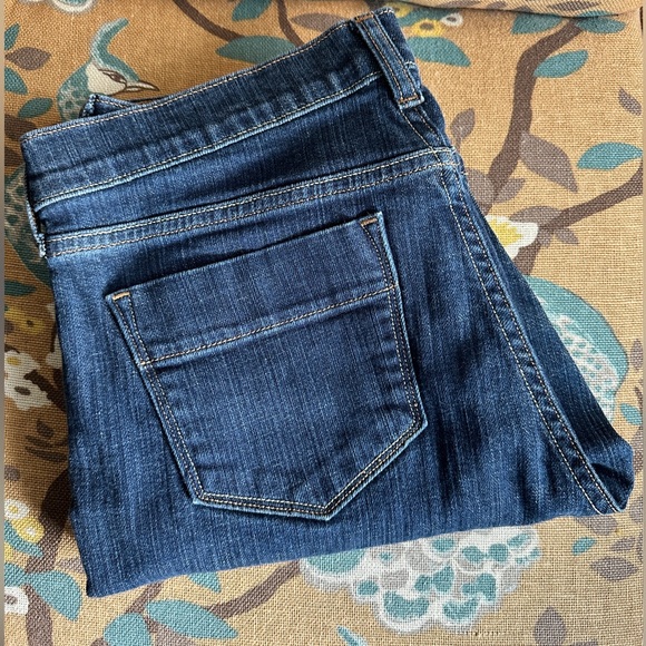 Old Navy Sweetheart Petite Jeans. - Picture 1 of 3